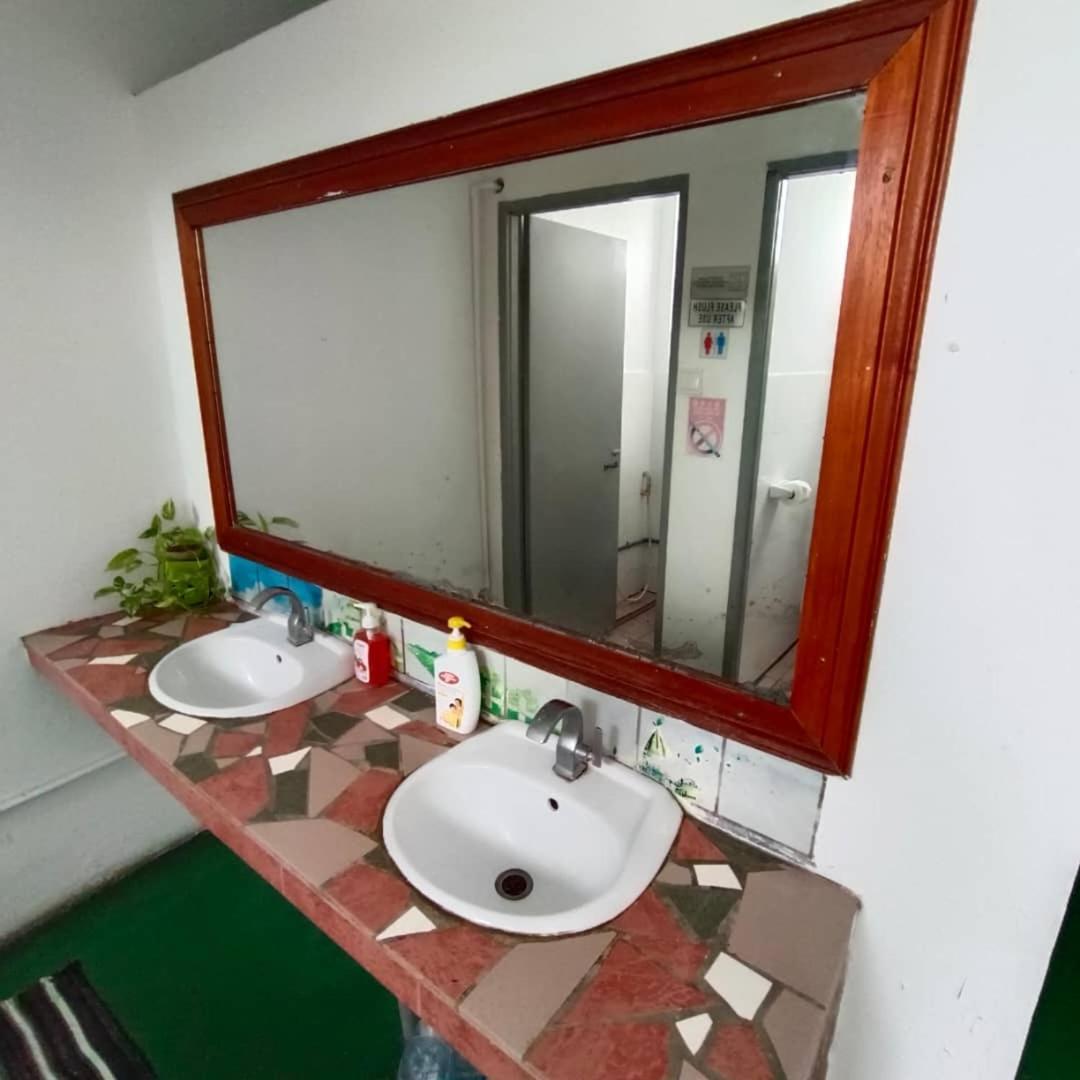 Tabun Homestay Miri Ngoại thất bức ảnh
